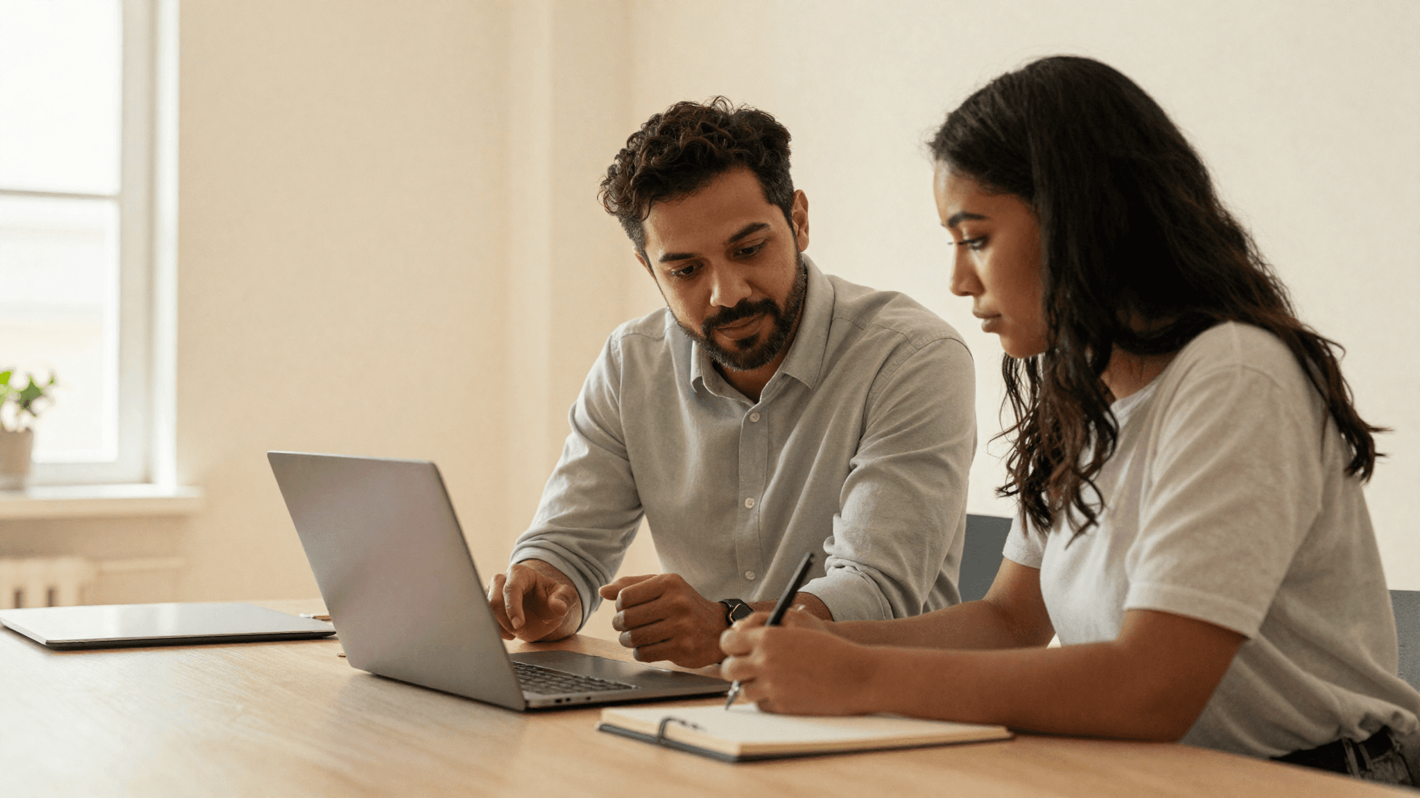 Two operators reviewing a customer-service handover