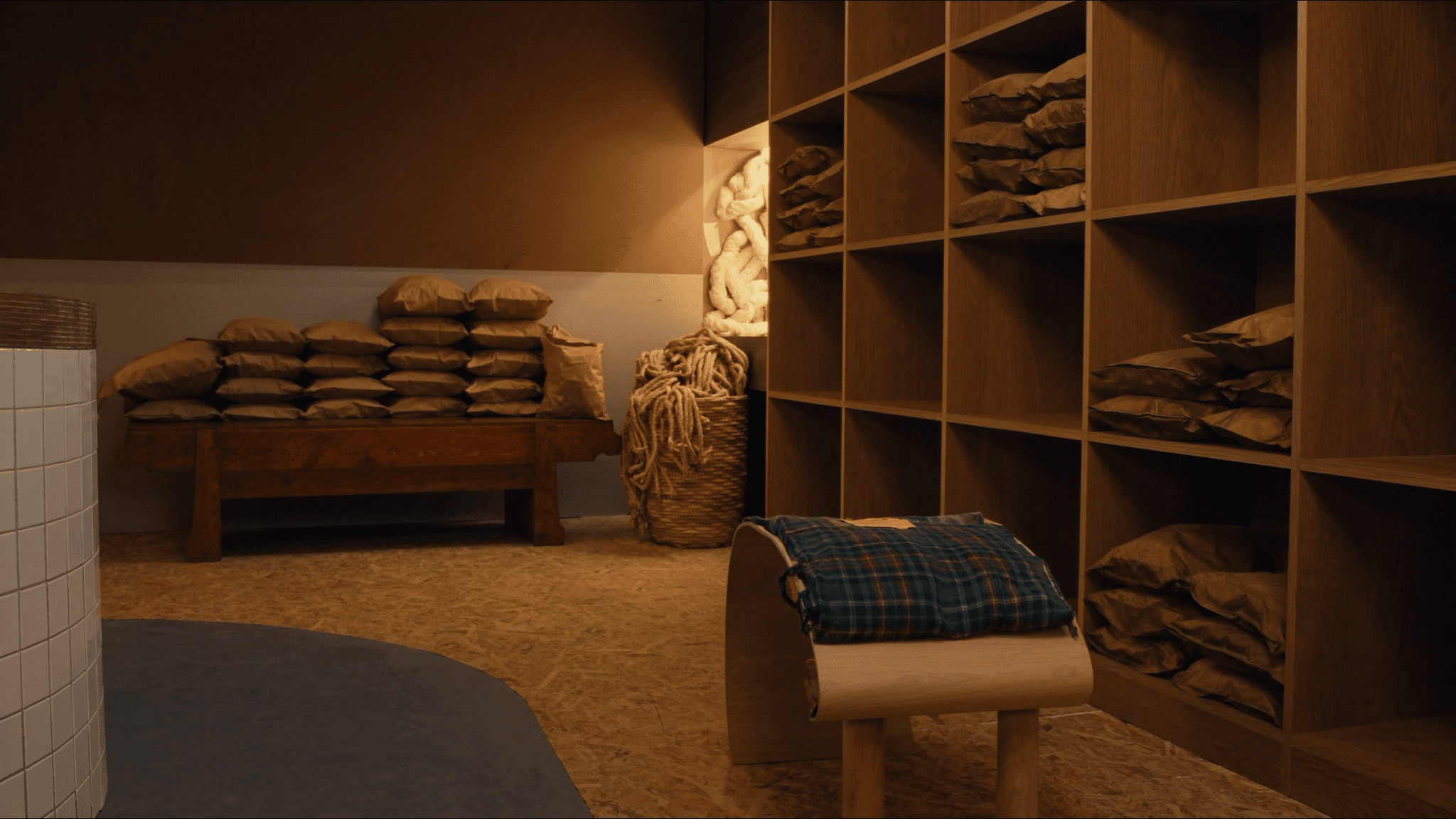 AI chatbot for pet stores in retail and e-commerce — source-grounded answers and human escalation.